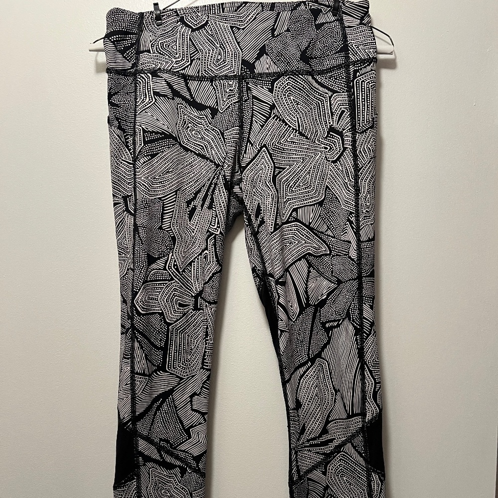 Lululemon 3/4 Length Leggings – Size 4, Black & White Pattern, Mesh Back Panels